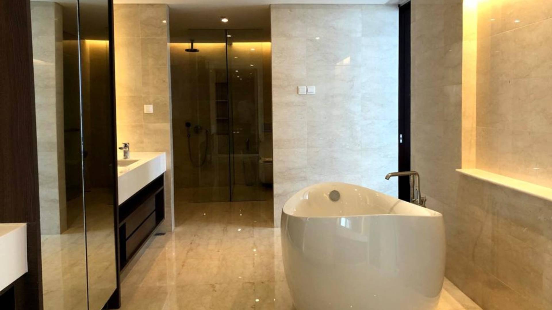 CASA DOMAINE-TOWER1-4BR-MASTER BATHROOM