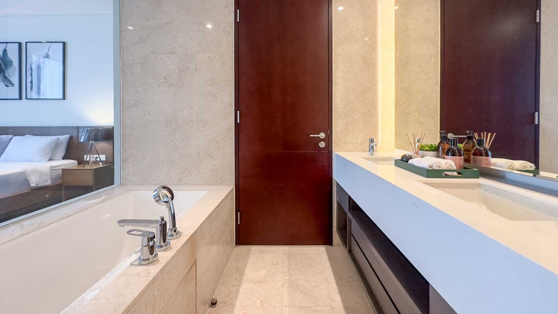 Casa Domaine-2BR-Bathroom