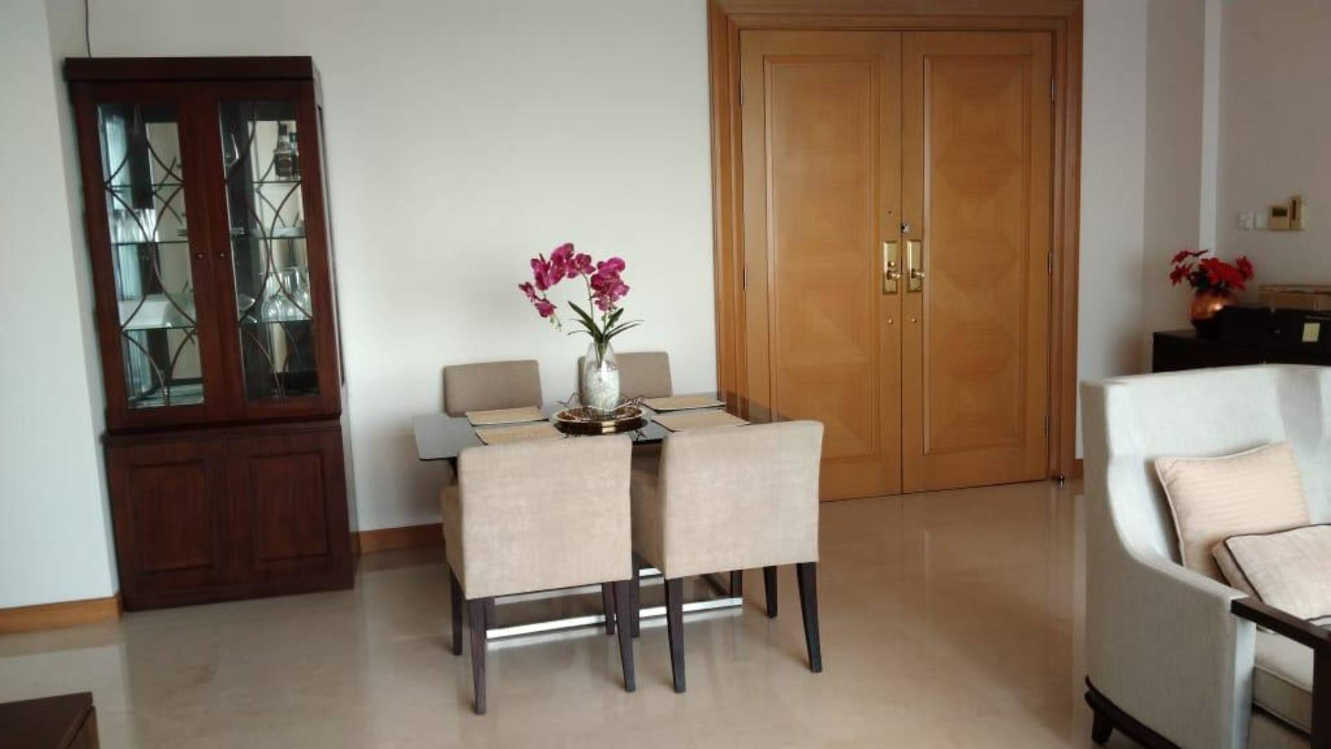 KEMPINSKI PRIVATE RESIDENCE-2BR-DINING AREA