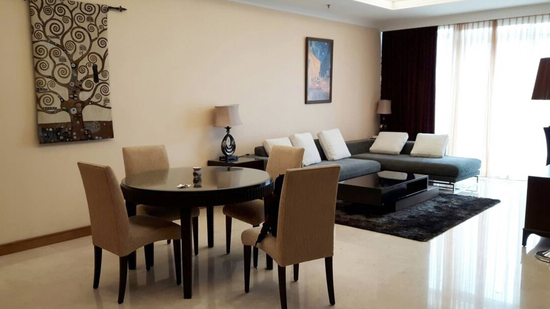 KEMPINSKI PRIVATE RESIDENCE-2BR-LIVING & DINING AREA