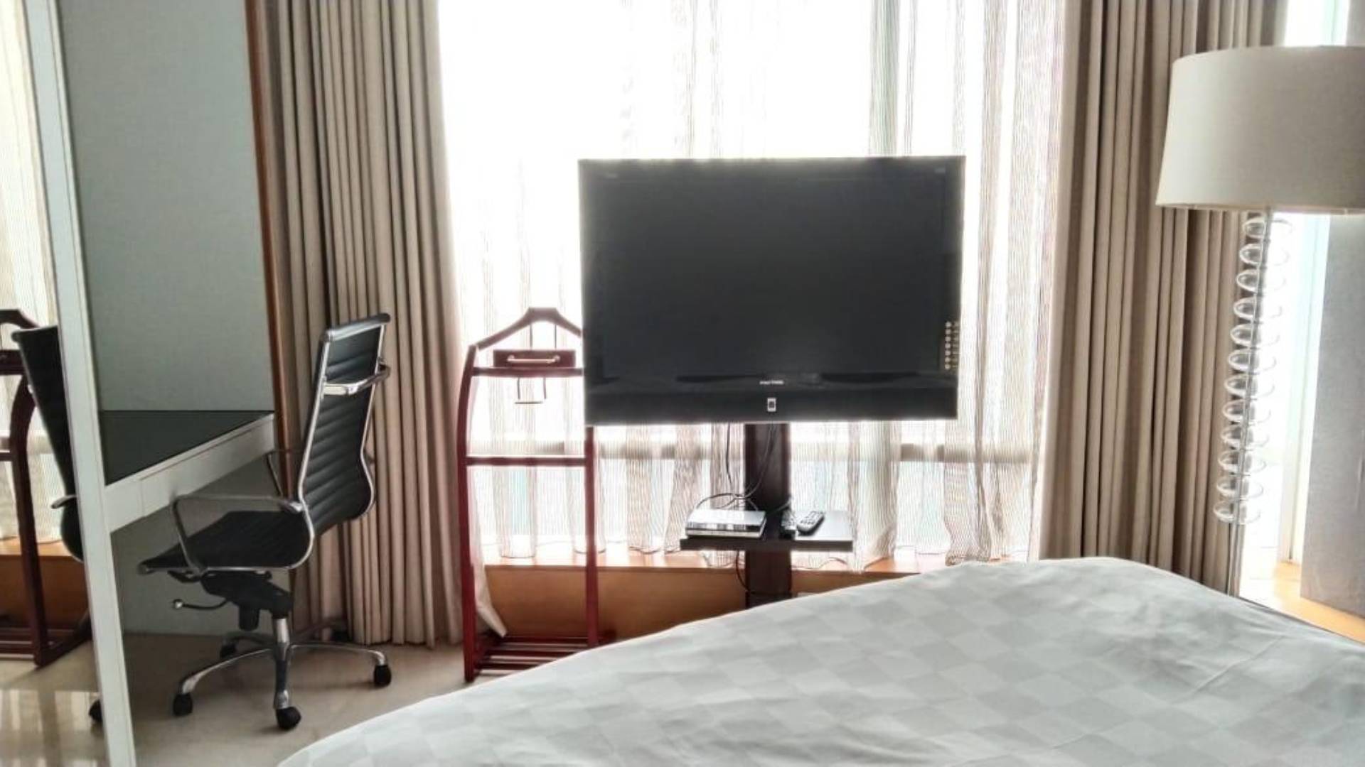 KEMPINSKI PRIVATE RESIDENCE-2BR-MASTER BEDROOM WITH WINDOW