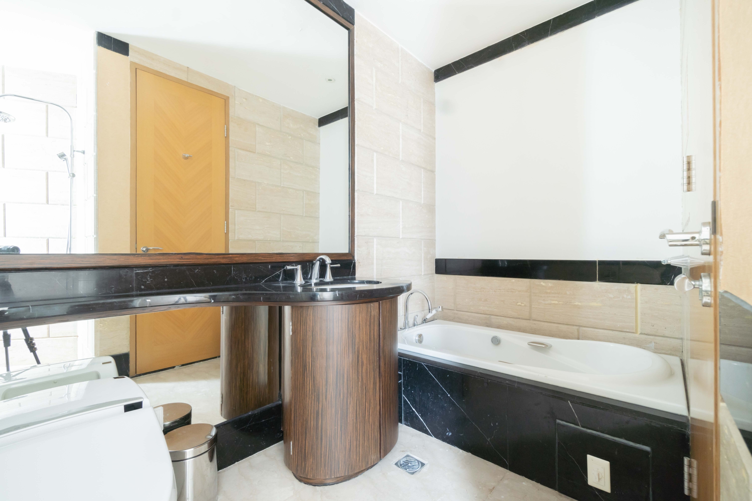 Kempinski Private Residence-2BR-Bathroom