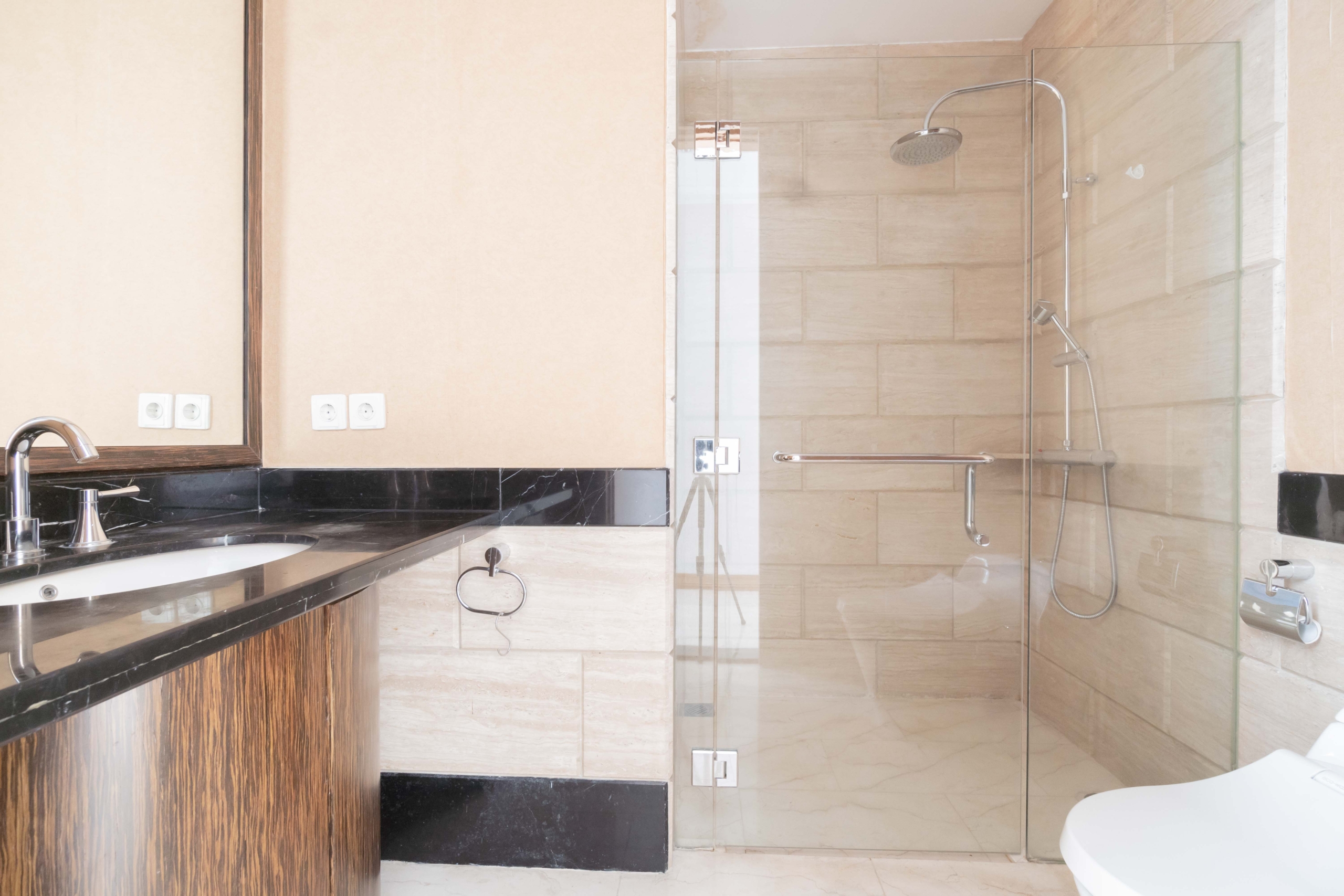 Kempinski Private Residence-2BR-Bathroom shower