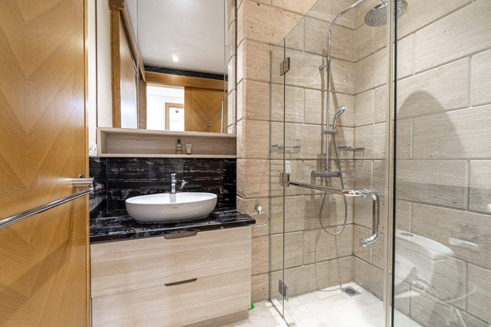 Kempinski Private Residence-2BR-Bathroom shower