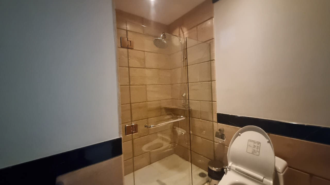 Kempinski Private Residence-2BR-Bathtub shower