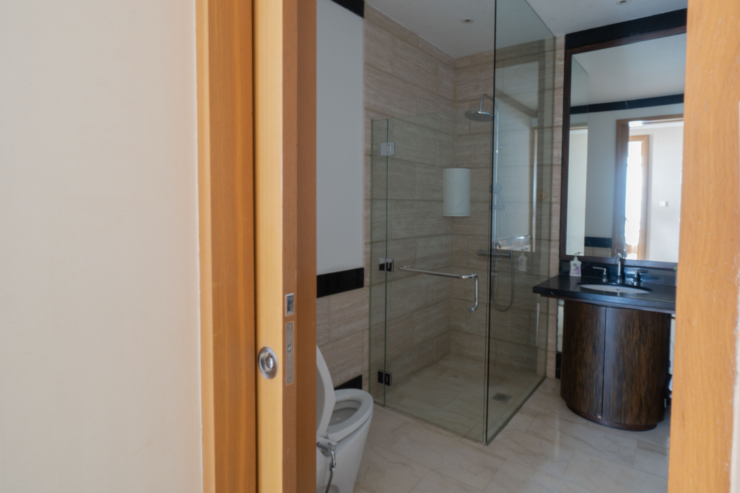 Kempinski Private Residence-2BR-Bathtub shower