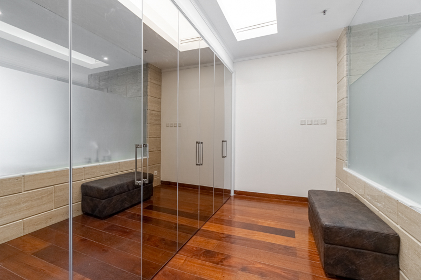 Kempinski Private Residence-2BR-Bedroom Wardrobe