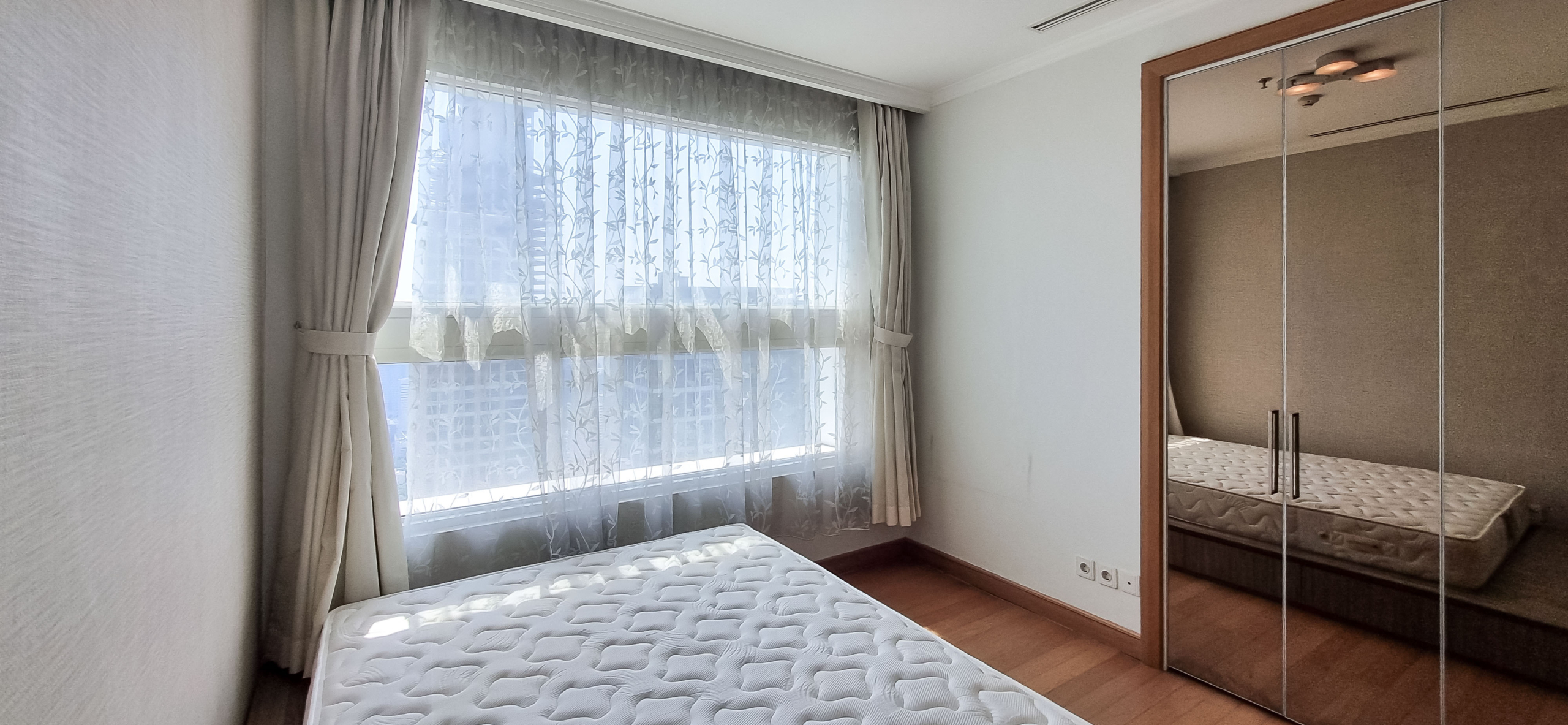 Kempinski Private Residence-2BR-Cabinet in Bedroom with View
