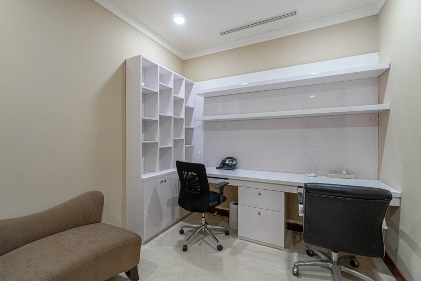 Kempinski Private Residence-2BR-Working table