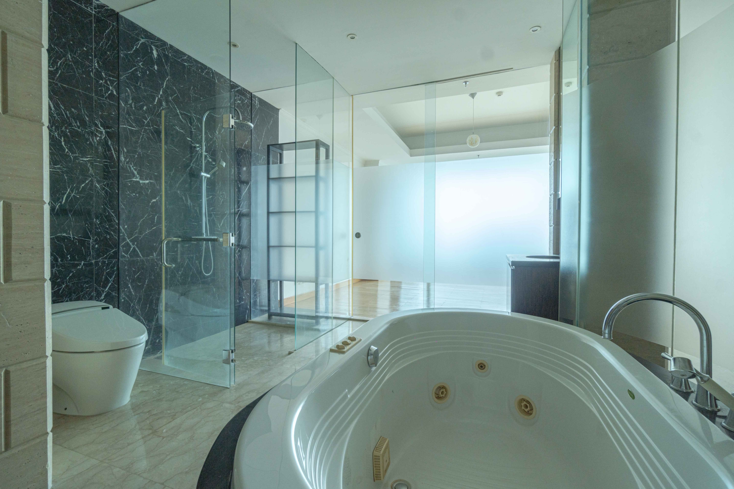 Kempinski Private Residence-4BR-Bathtub interior