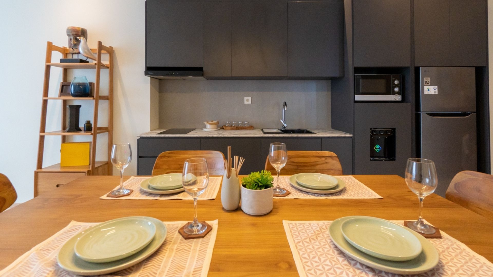 Samara Suites-3BR-Dining table