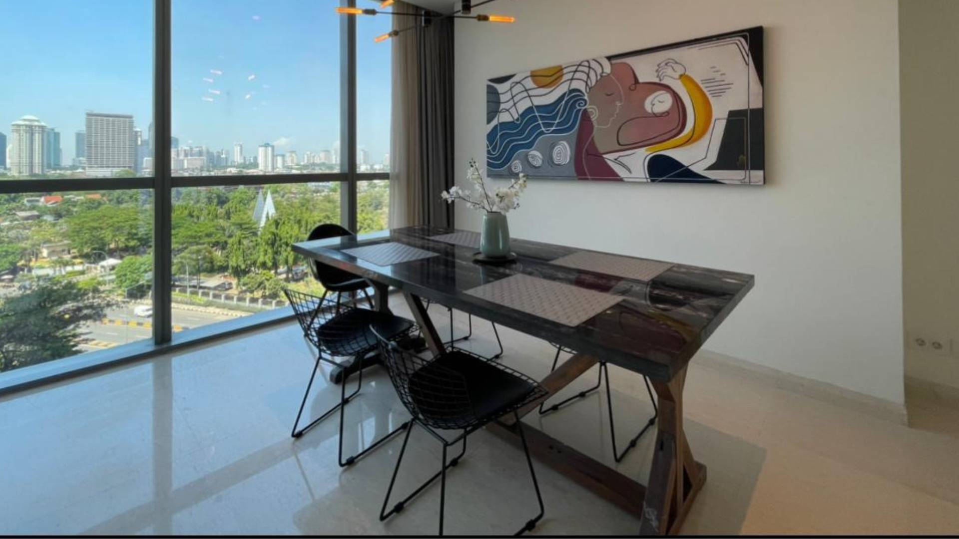 TOWERPRIVE-2BR-DINING AREA DETAILED