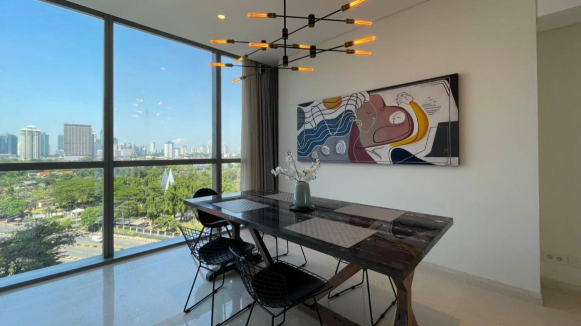 TOWERPRIVE-2BR-DINING AREA