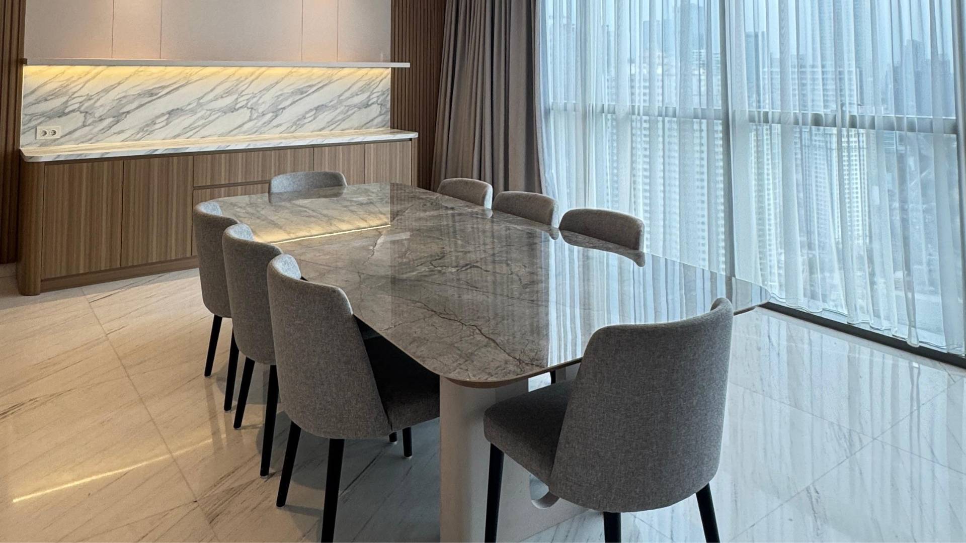 TOWERPRIVE-4BR-DINING AREA