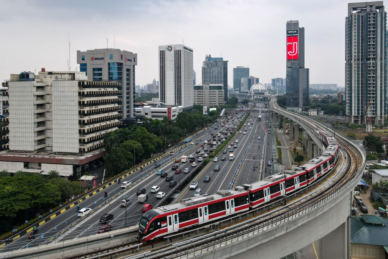 apartemen dekat lrt di jakarta selatan