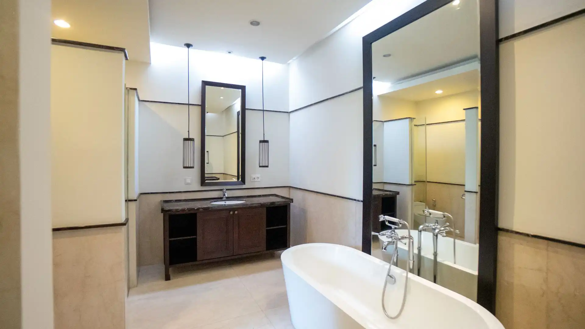 Atmaya Residence-5BR-Bathroom 2