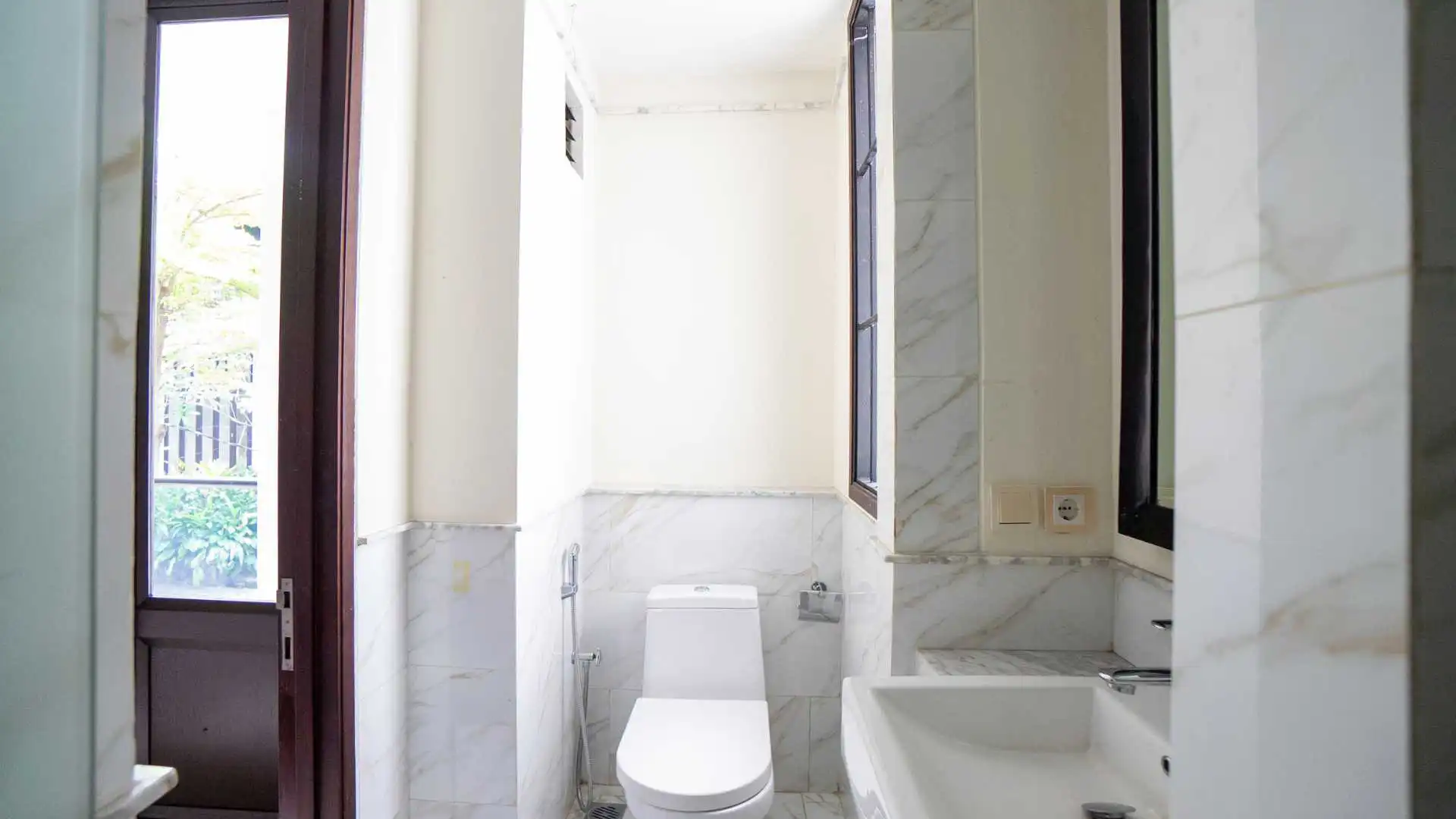 Atmaya Residence-6BR-Bathroom 1
