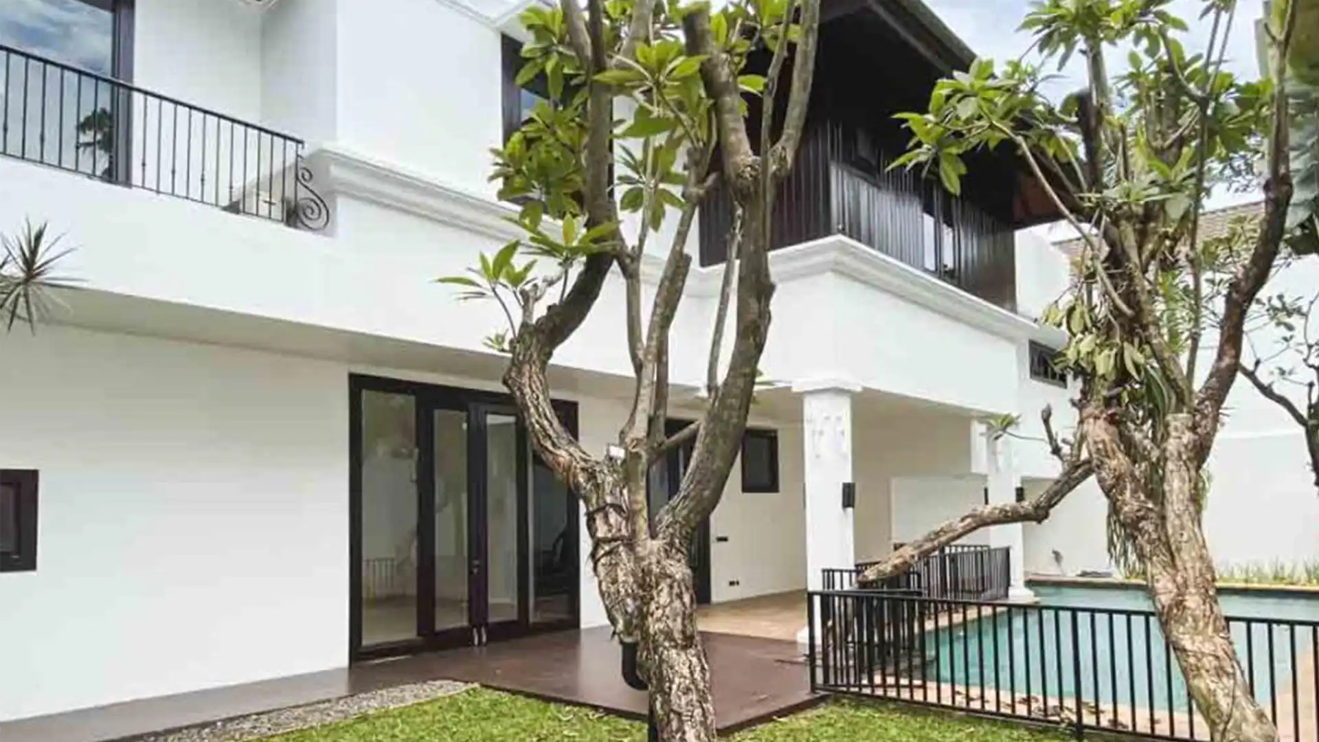 Atmaya residence Antasari-5B- Swimming Pool & Backyard