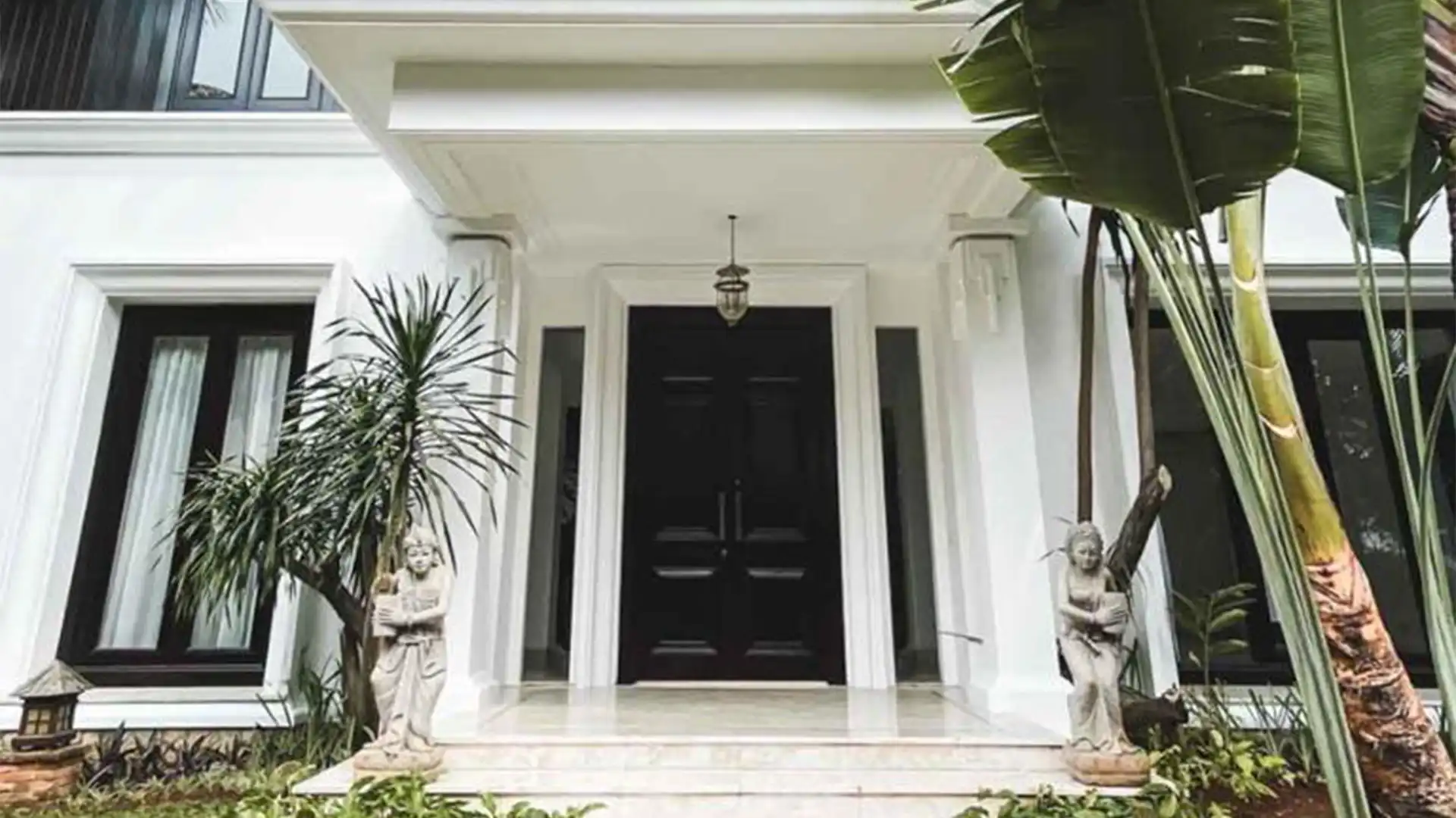 Atmaya residence Antasari-5BR- Entrance