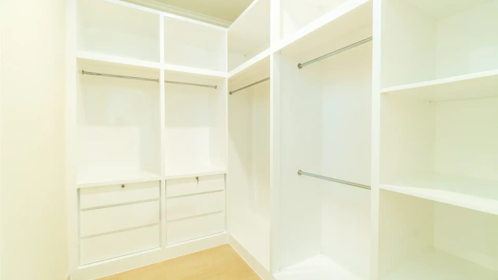 EP – B18 UNIT- DRESSING ROOM EP - B18 UNIT- DRESSING ROOM