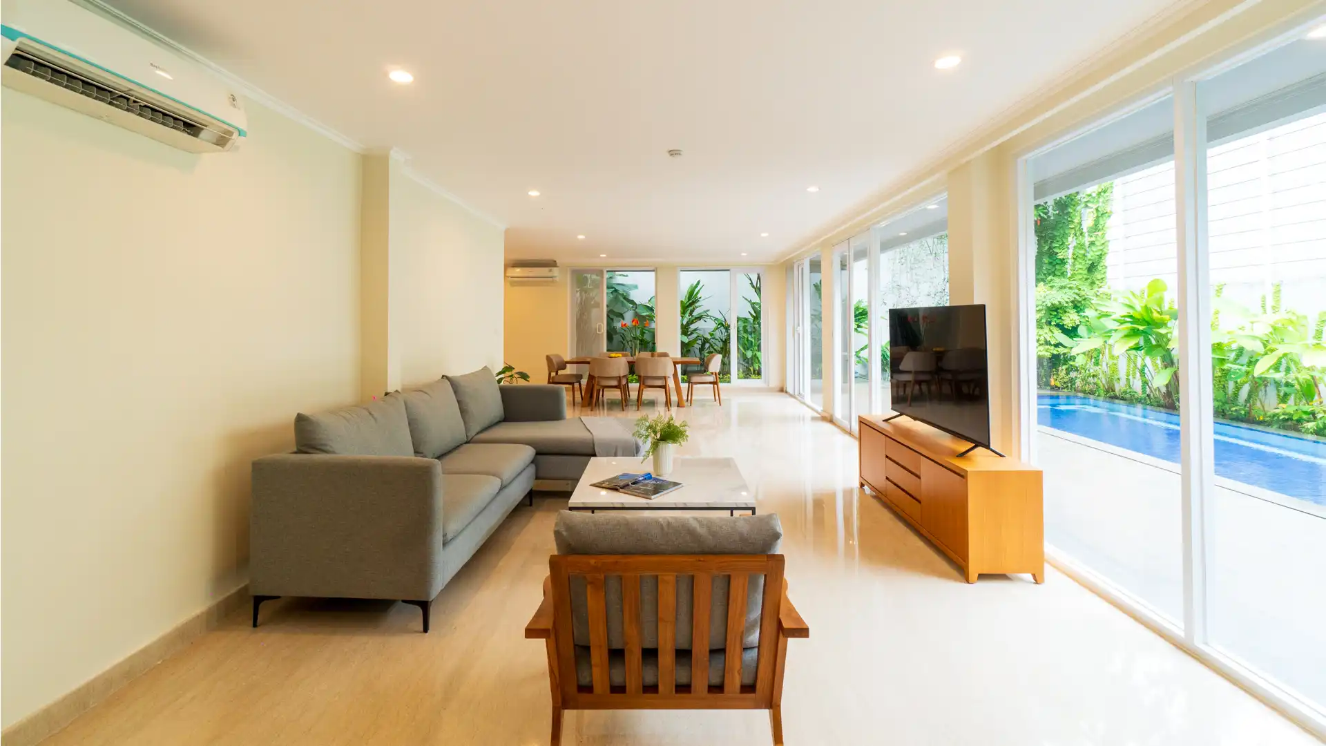 EP – B18 UNIT- FIRST FLOOR LIVING ROOM Executive Paradise - B18 UNIT- FIRST FLOOR LIVING ROOM