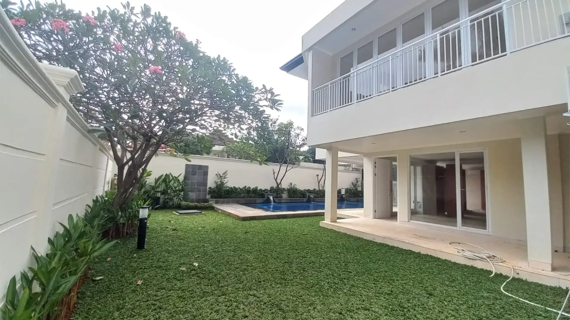 Executive Paradise-3BR-Backyard Executive Paradise-3BR-Backyard