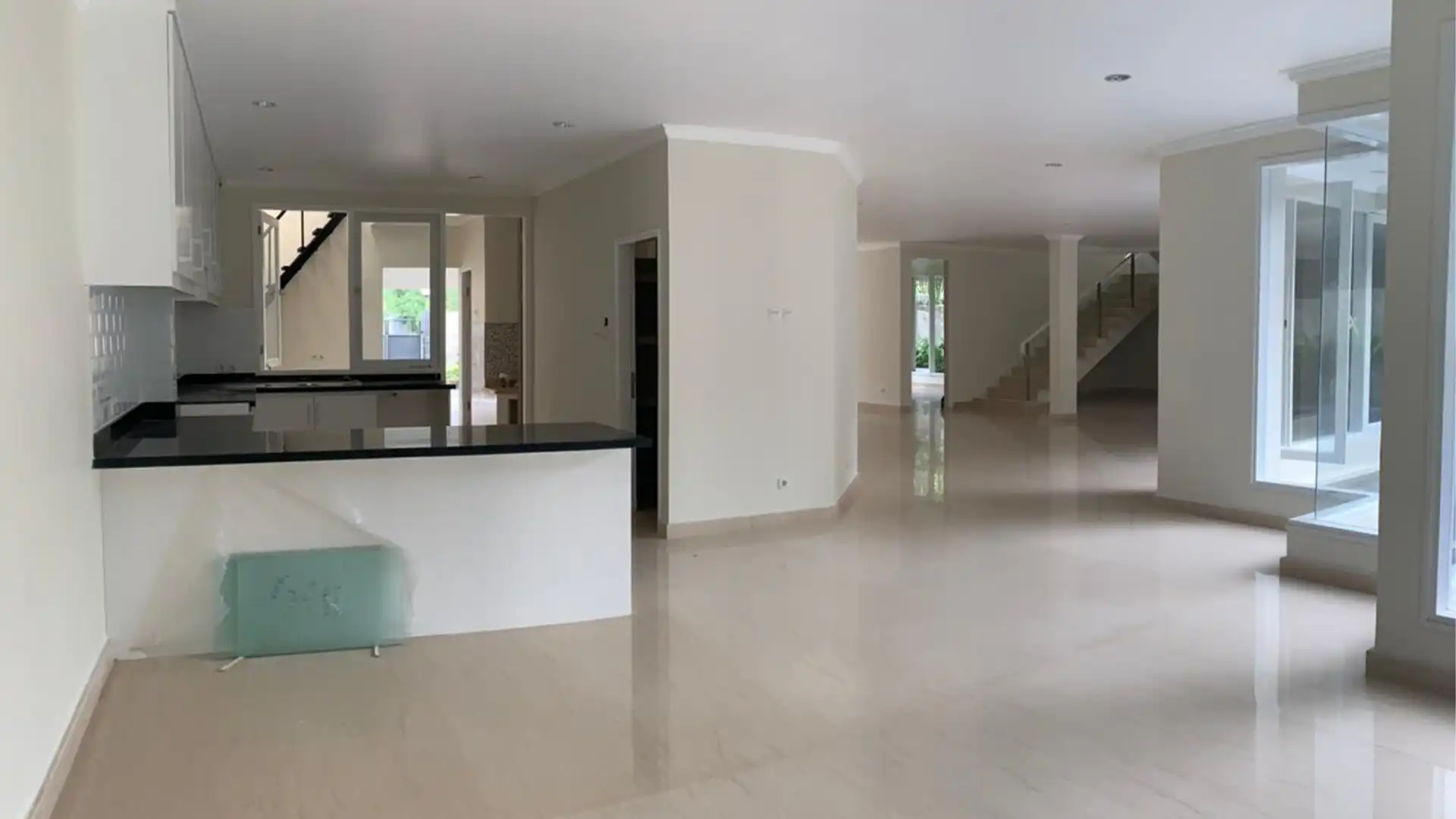 Executive Paradise-4BR-.Kitchen and Living Room Executive Paradise-4BR-Kitchen and Living Room