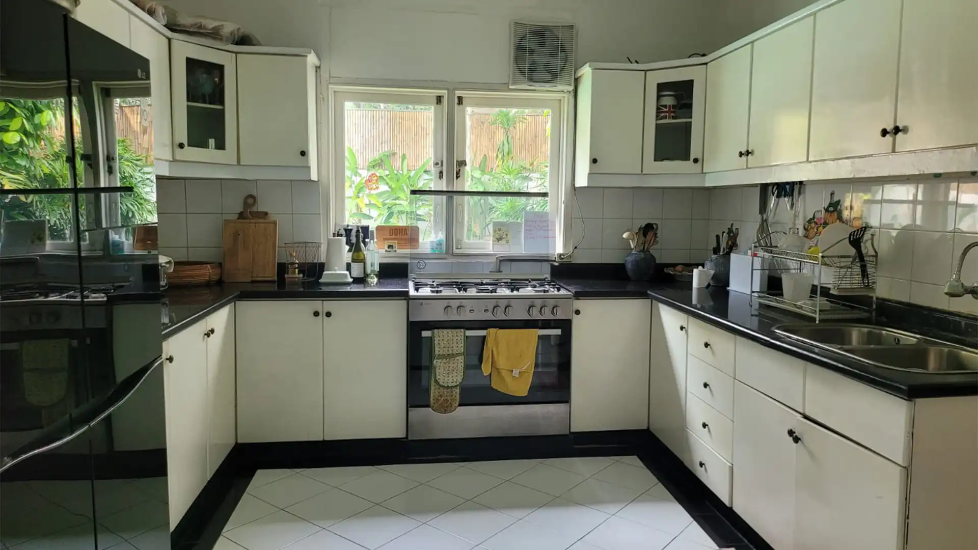 Executive Paradise-4BR-Kitchen