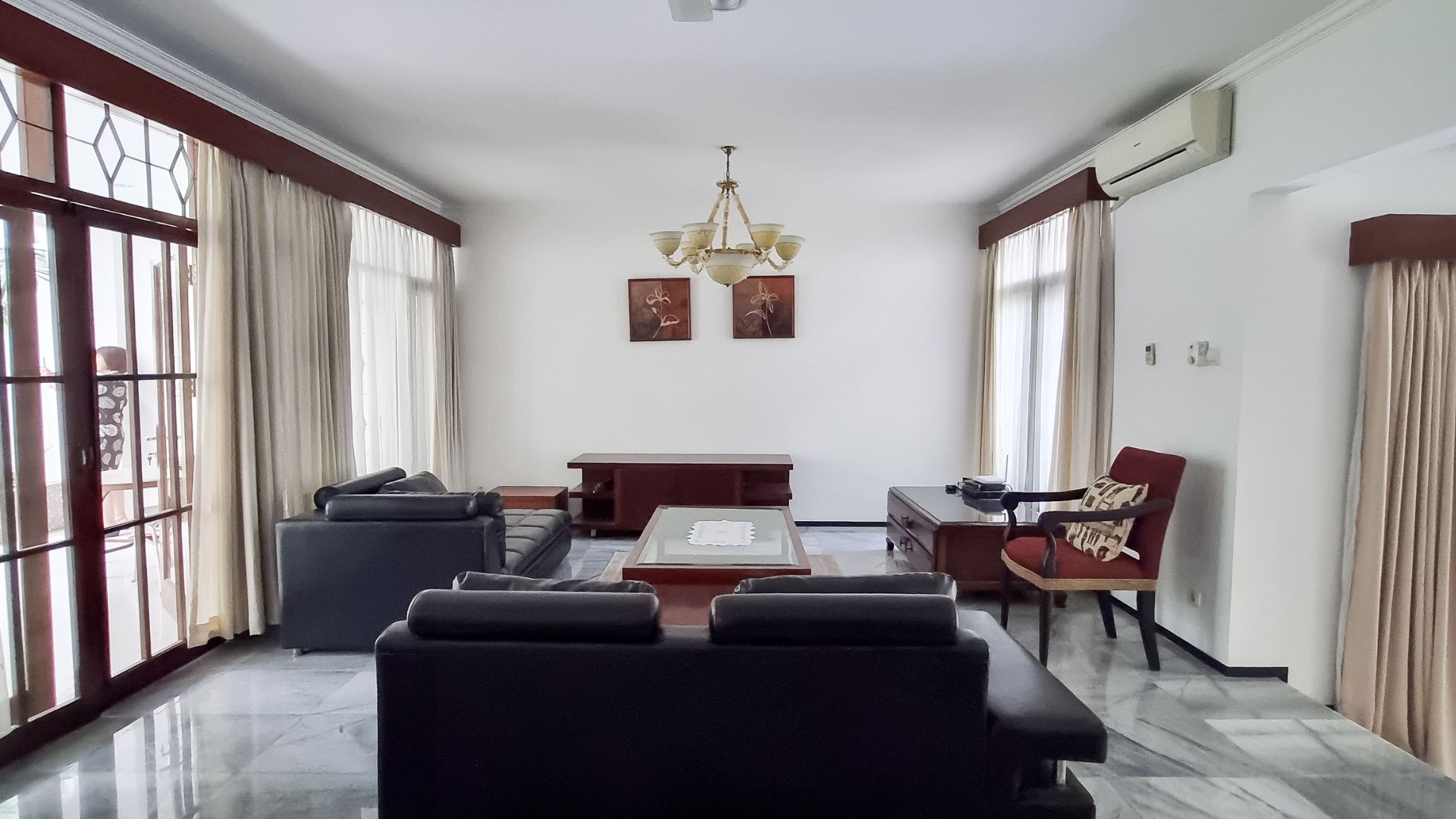 Executive Paradise-4BR-Living Room 1