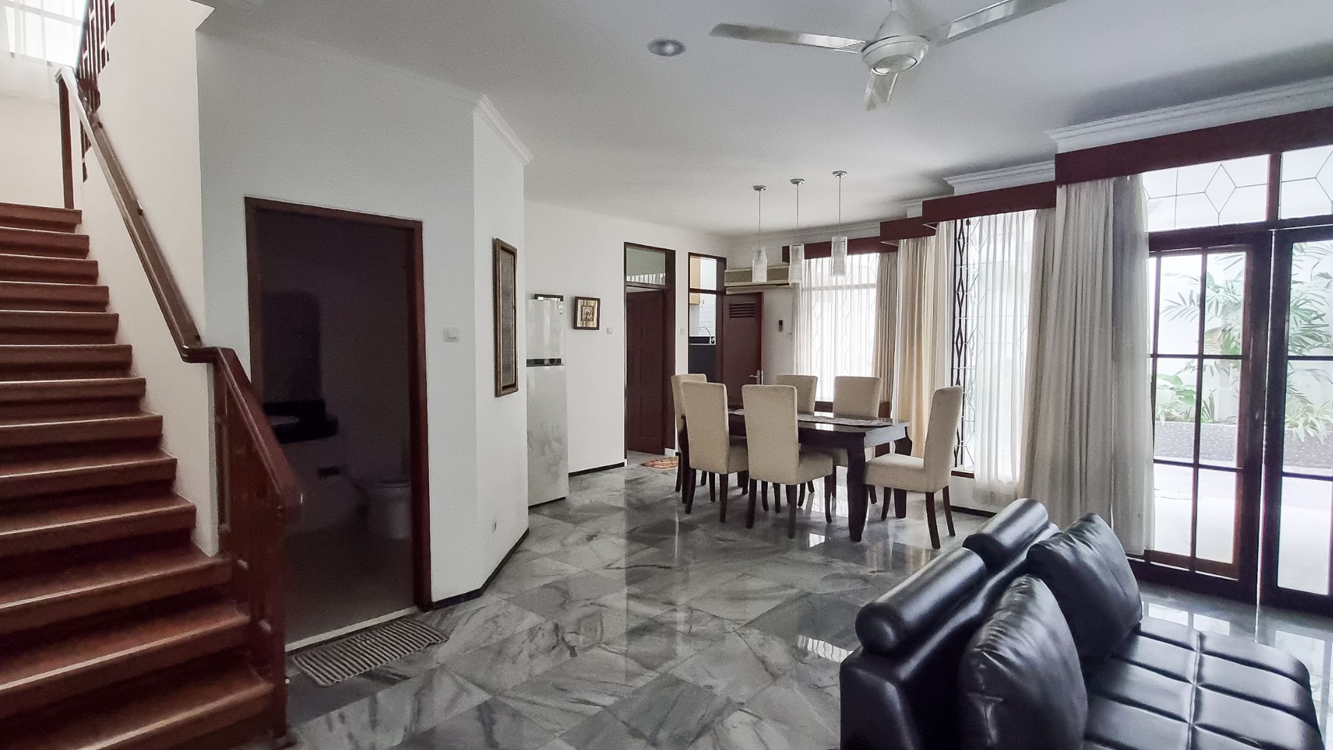 Executive Paradise-4BR-Living Room (2)