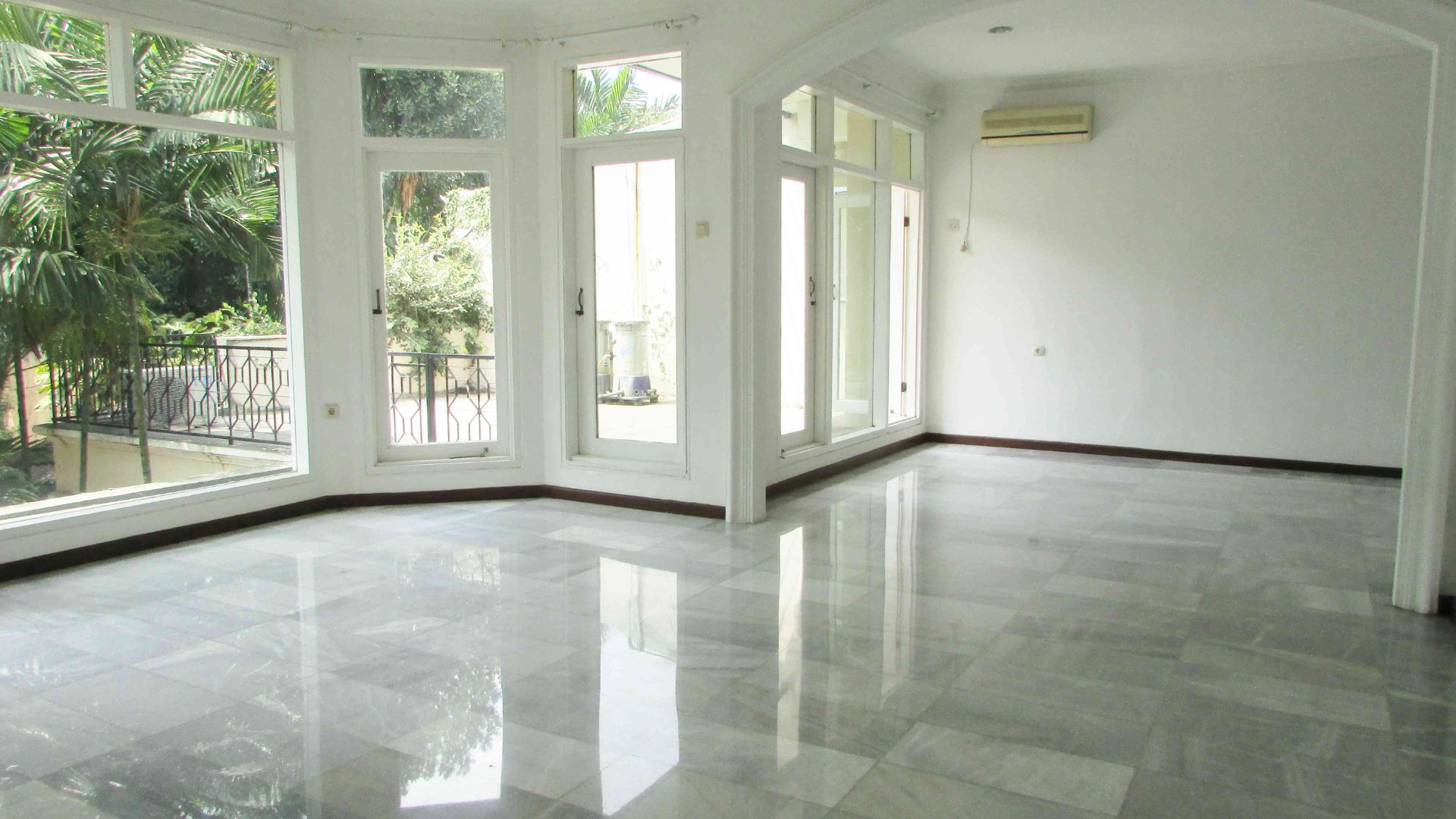 Executive Paradise-4BR- Living Room