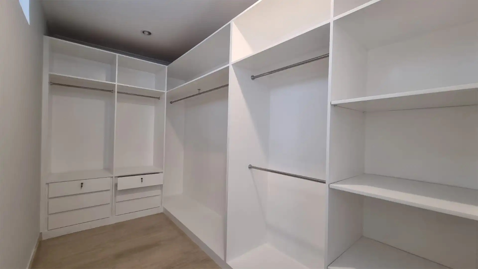 Executive Paradise-4BR-Storage Cabinet in Bedroom Executive Paradise-4BR-Storage Cabinet in Bedroom