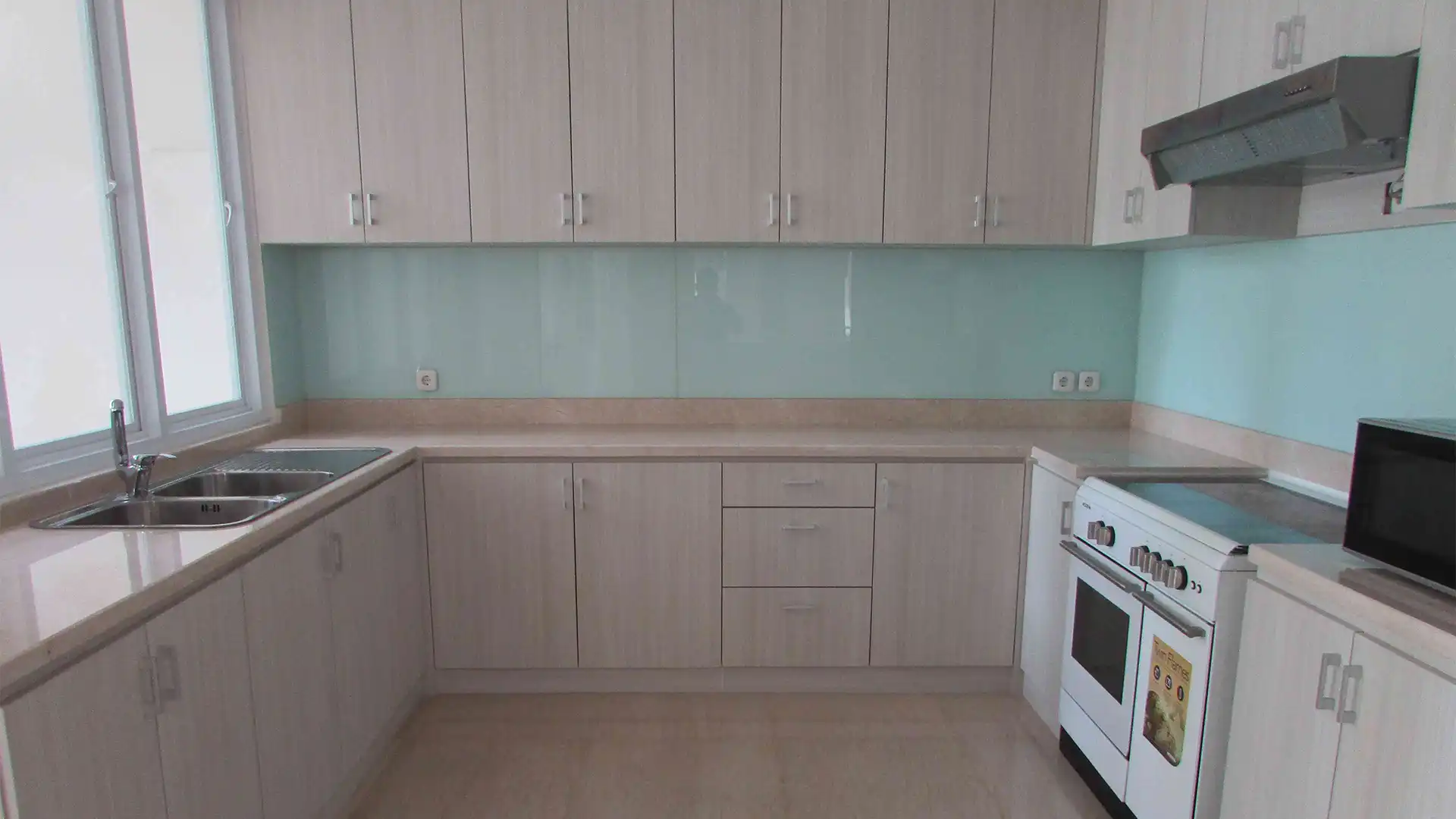 Executive Paradise-5BR-Kitchen