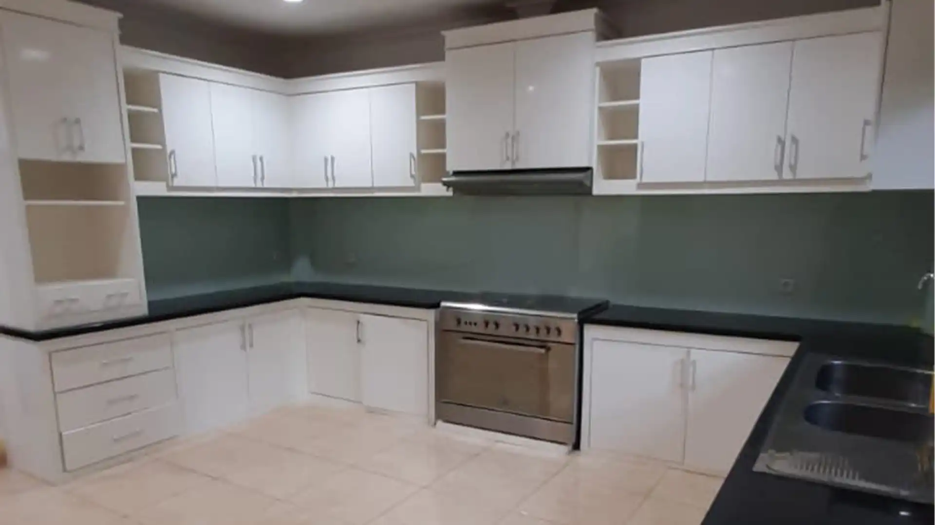 Executive Paradise-5BR- Kitchen Executive Paradise-5BR- Kitchen