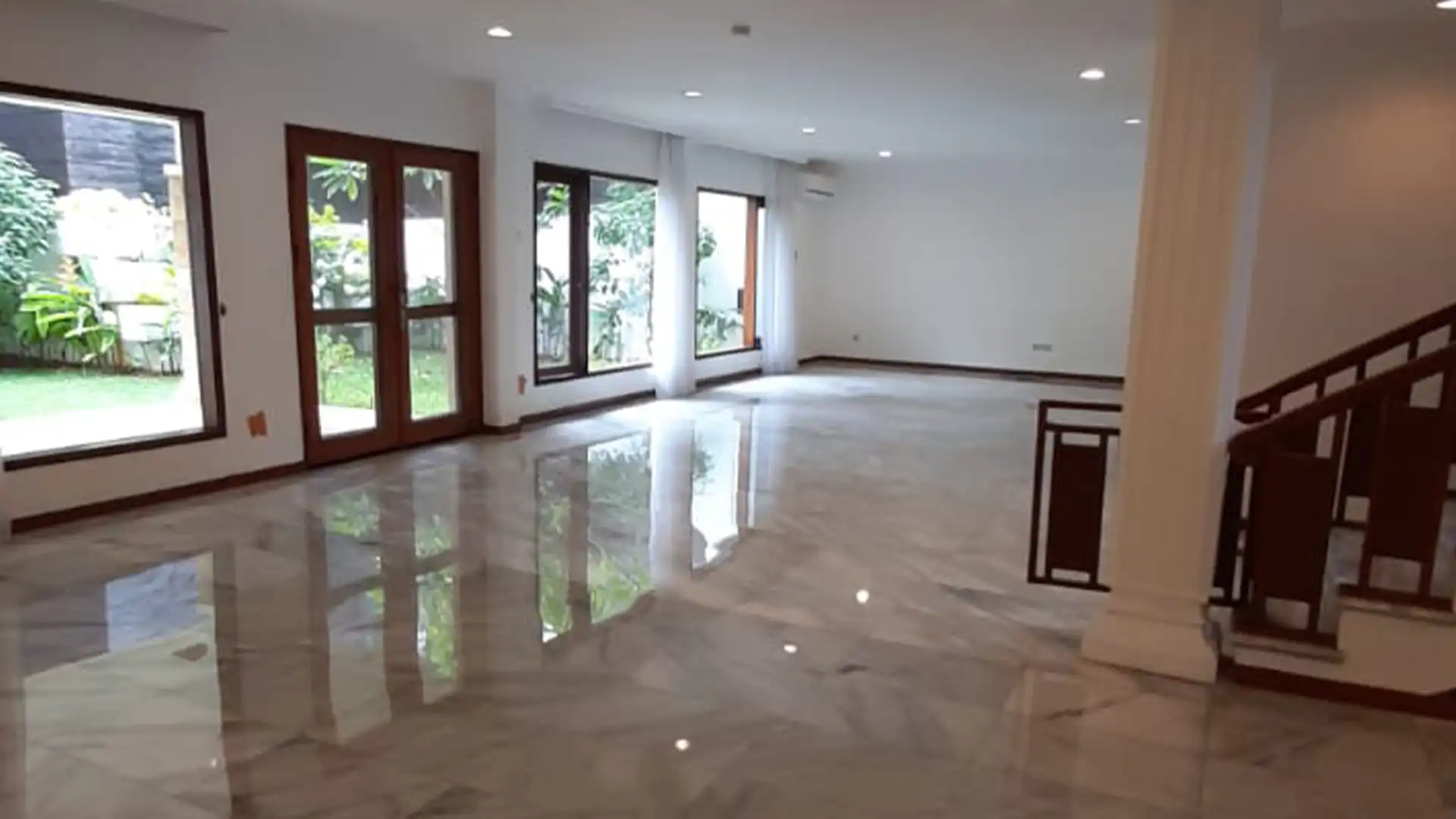 Executive Paradise-5BR-Living Room 1