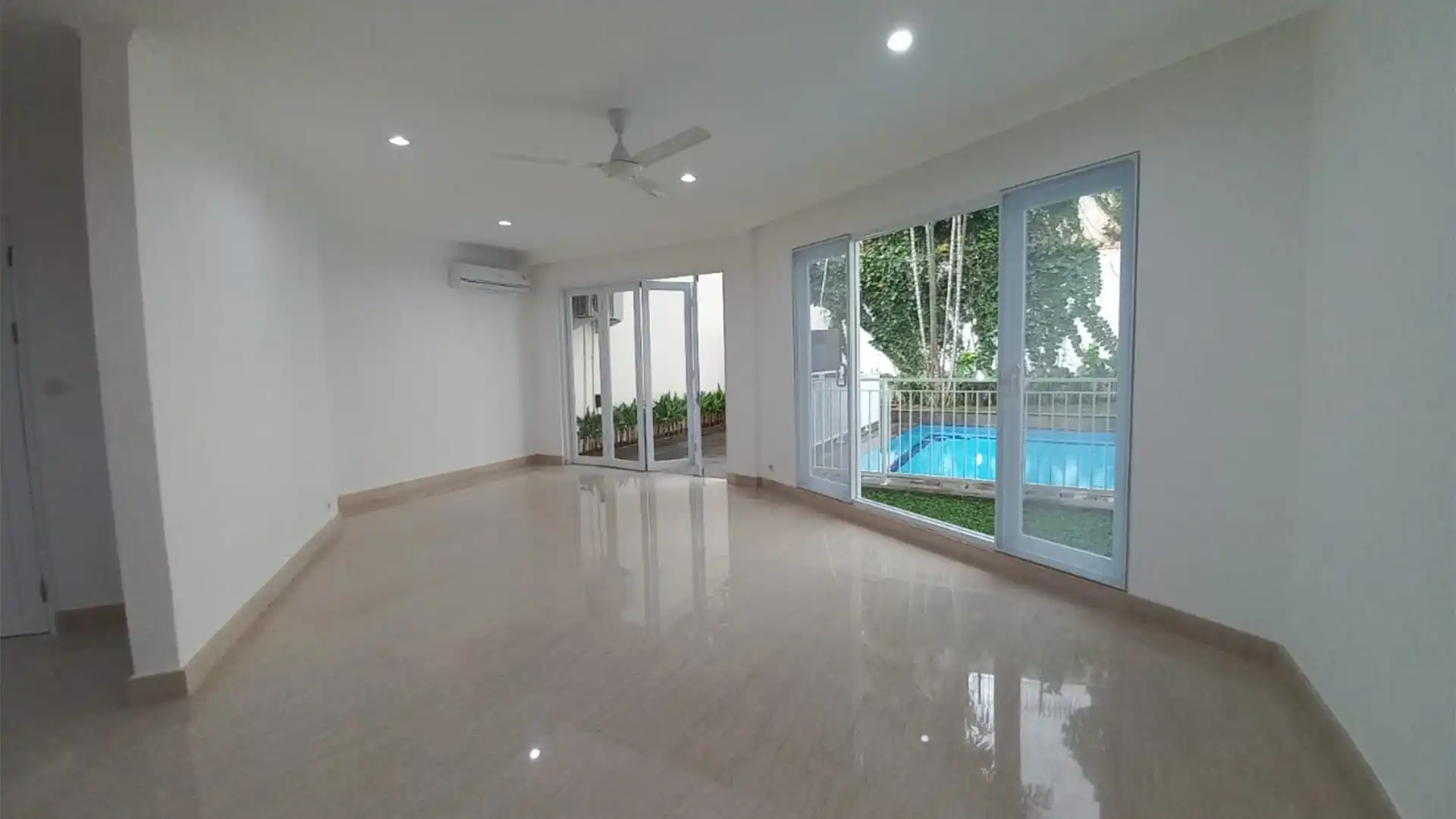 Executive Paradise-5BR-Living Room Executive Paradise-5BR-Living Room