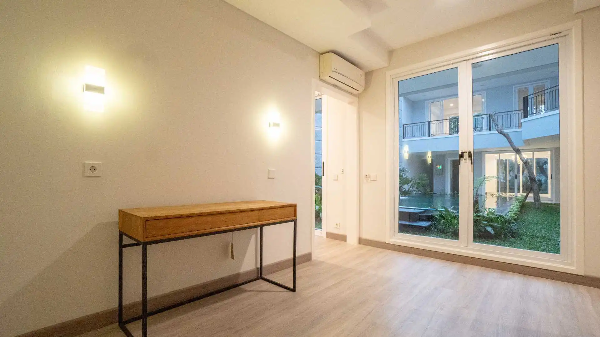 Executive Paradise-5BR- Study Room Executive Paradise-5BR- Study Room