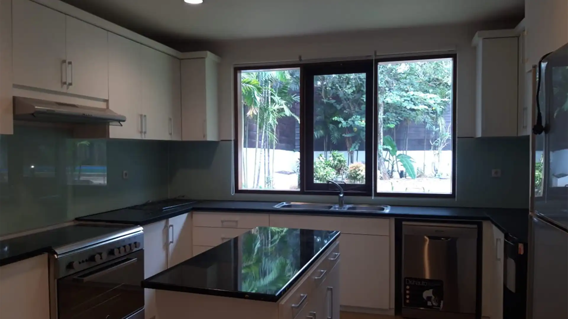 Executive Paradise-6BR-Kitchen Executive Paradise-6BR-Kitchen