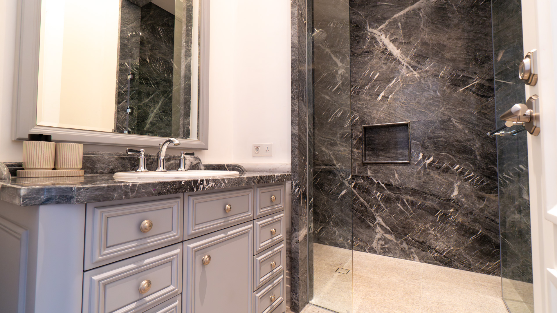 LEPARC-MANSION UNIT-BATHROOM 1