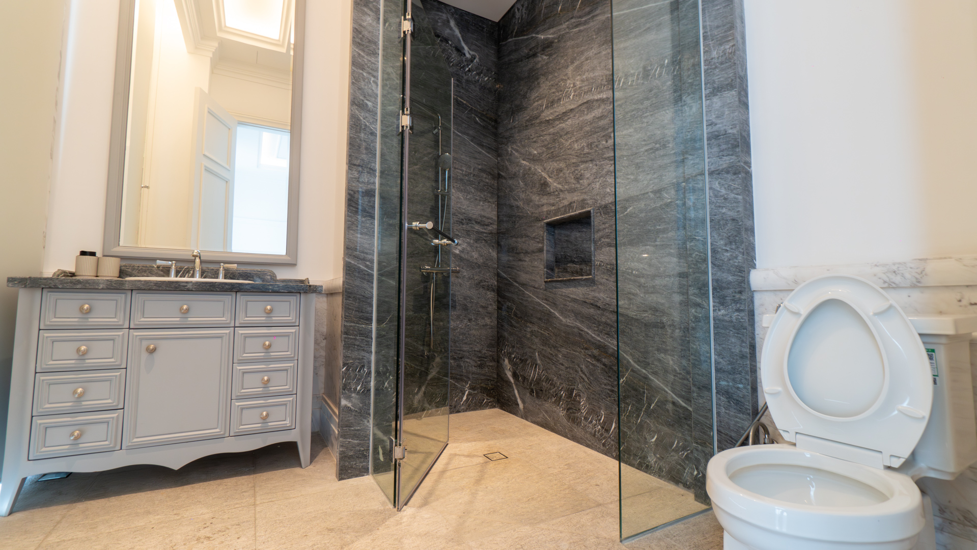 LEPARC-MANSION UNIT-BATHROOM 2