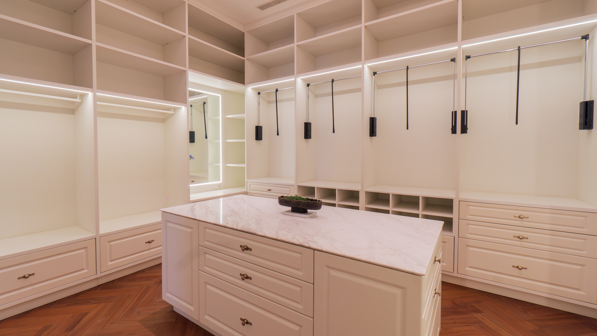 LEPARC-MANSION UNIT-DRESSING ROOM 1