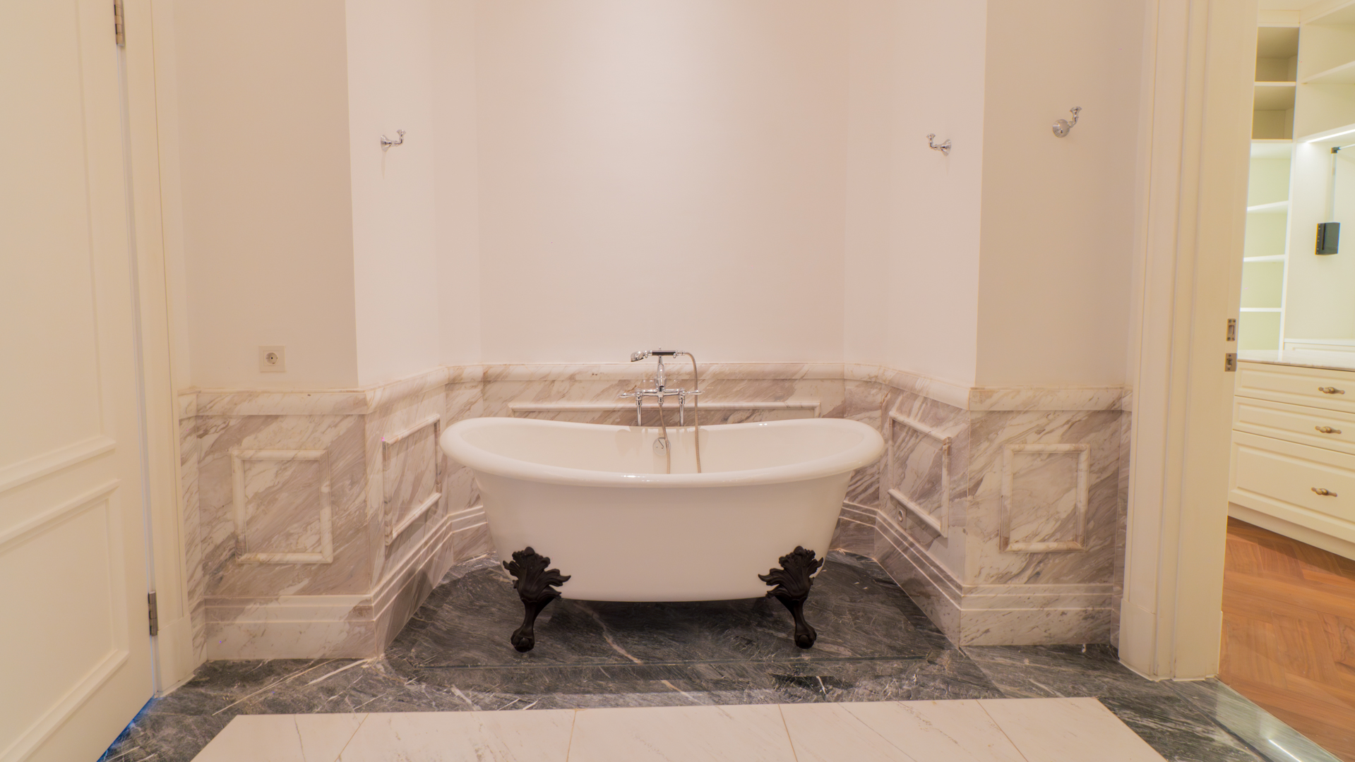 LEPARC-MANSION UNIT-MASTER BATHROOM 1