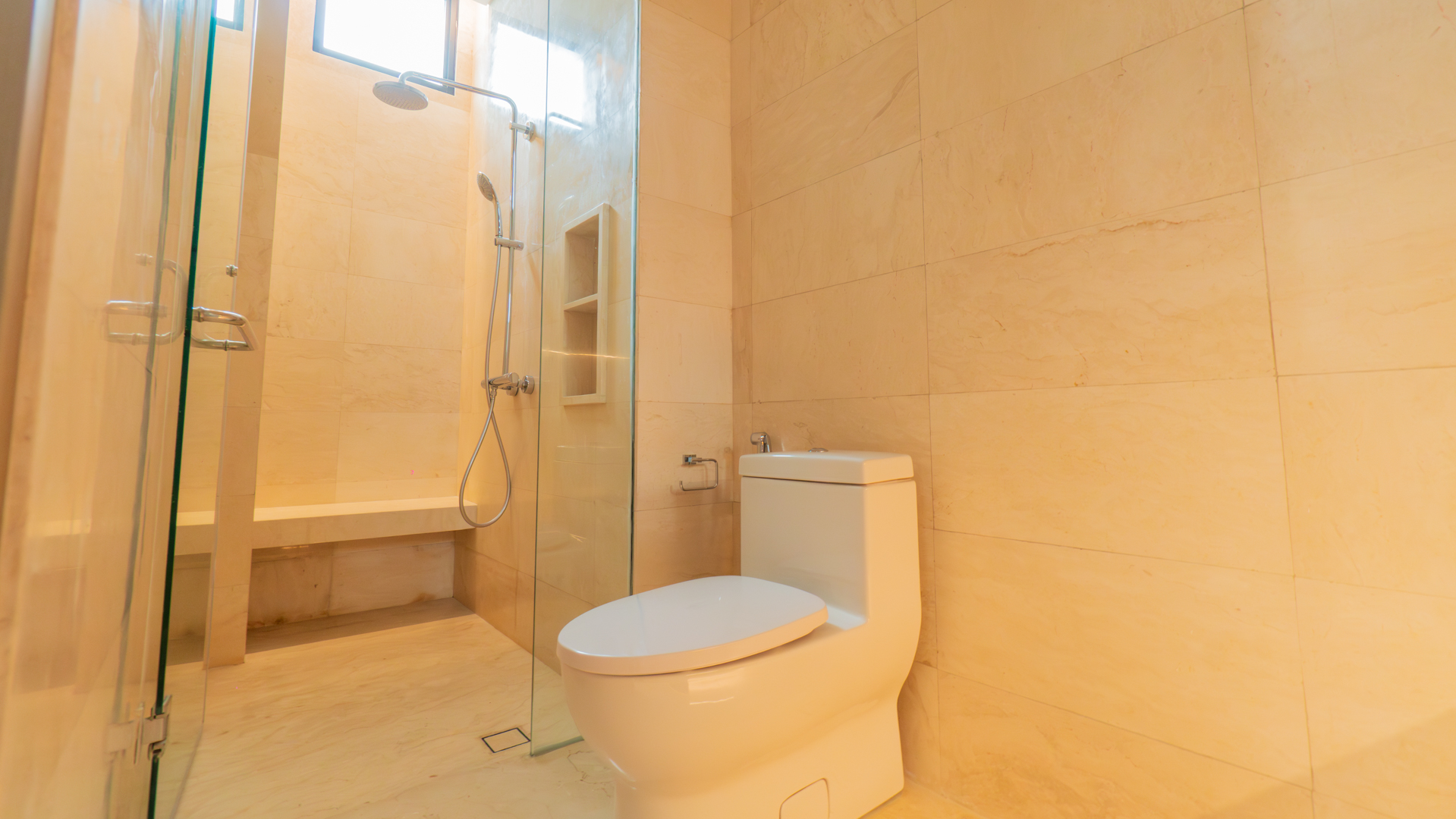 LEPARC-TOWNHOUSE UNIT-BATHROOM2