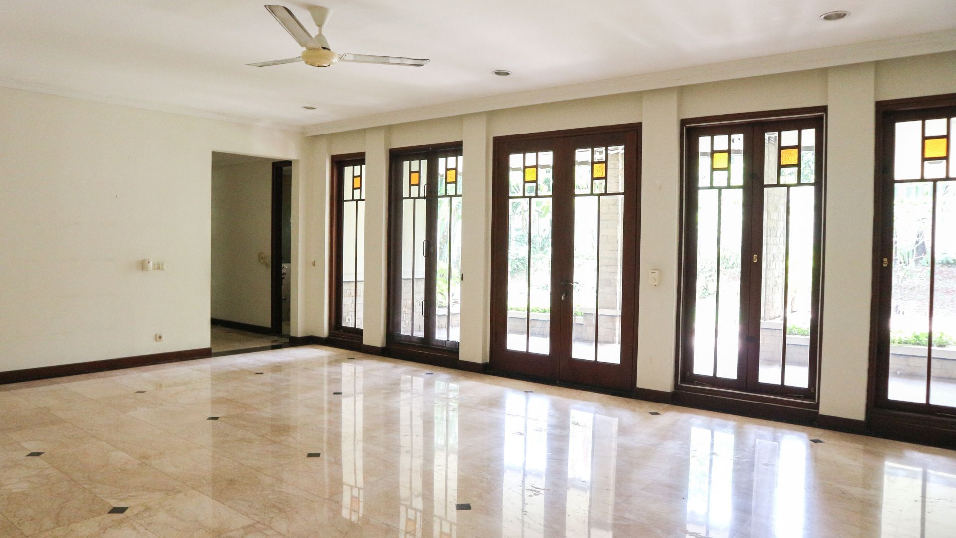 PALM MANSION – 4BR – Living Area