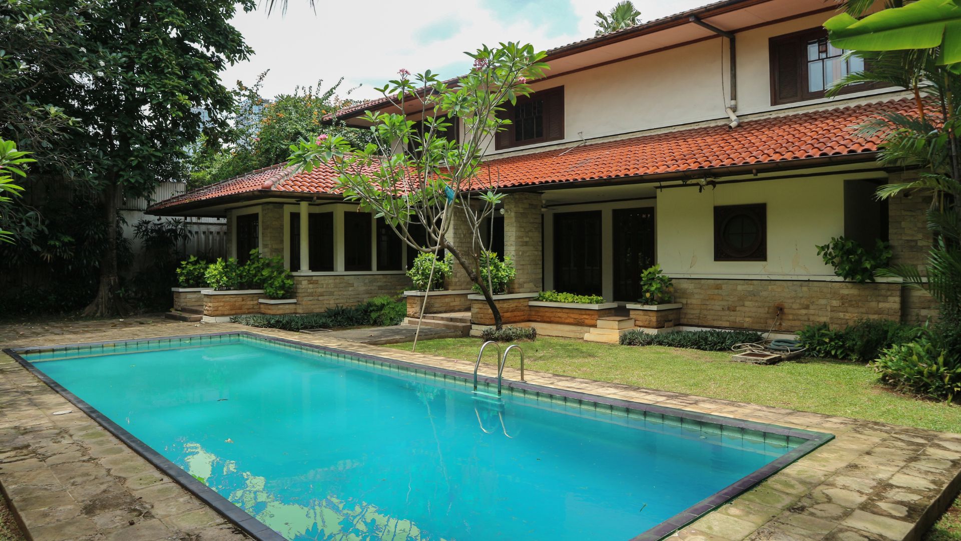 PALM MANSION – 4BR – Private Pool 2 (2) PALM MANSION lebak bulus- 4BR - Private Pool 2 (2)