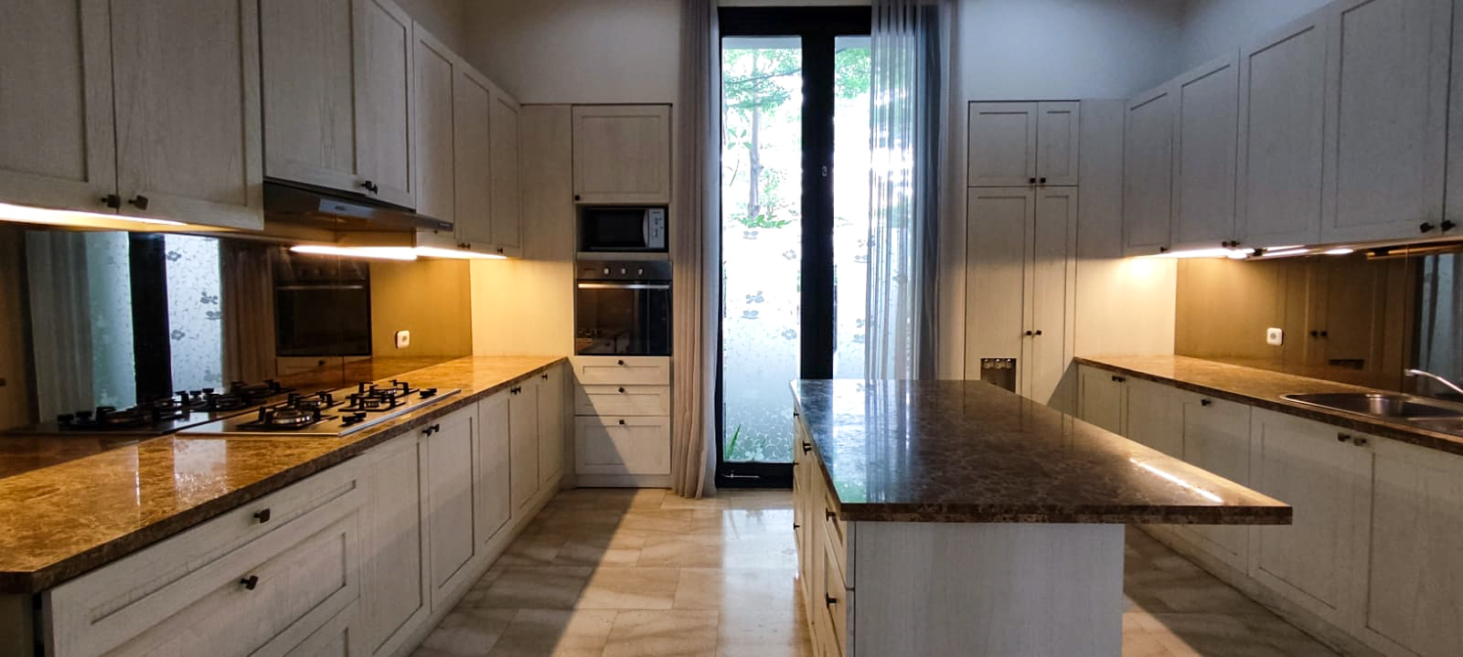 PALM MANSION BUNGUR 37C – 4BR – Kitchen PALM MANSION BUNGUR 37C - 4BR - Kitchen