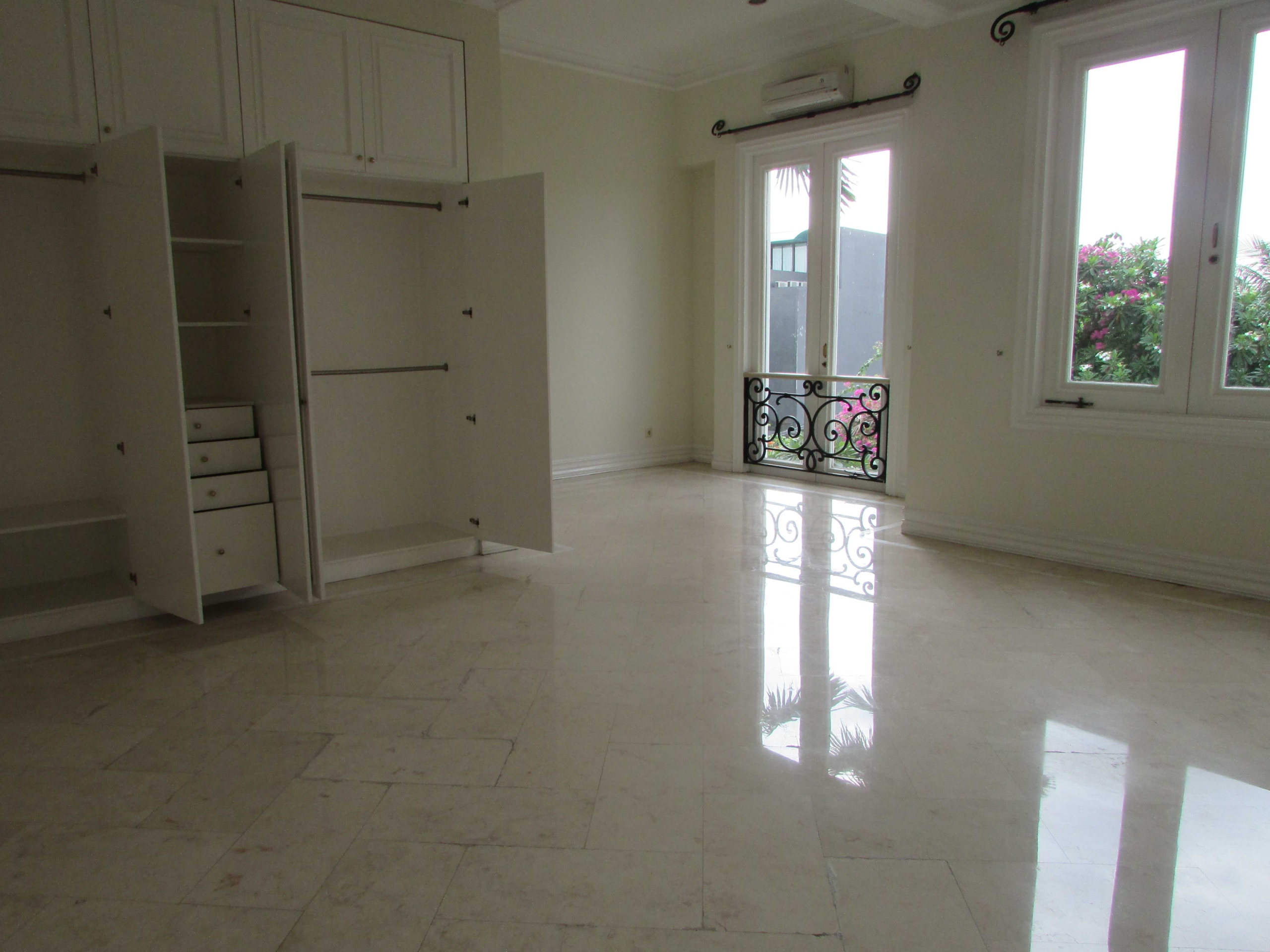 PEJATEN BARAT NO5 – 5BR – BEDROOM.jpg