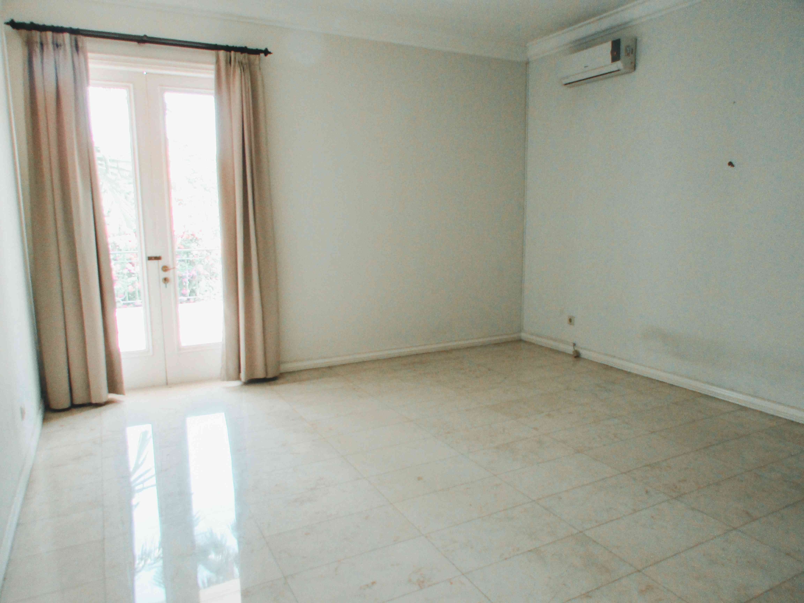 PEJATEN BARAT NO5 – 5BR – BEDROOM2