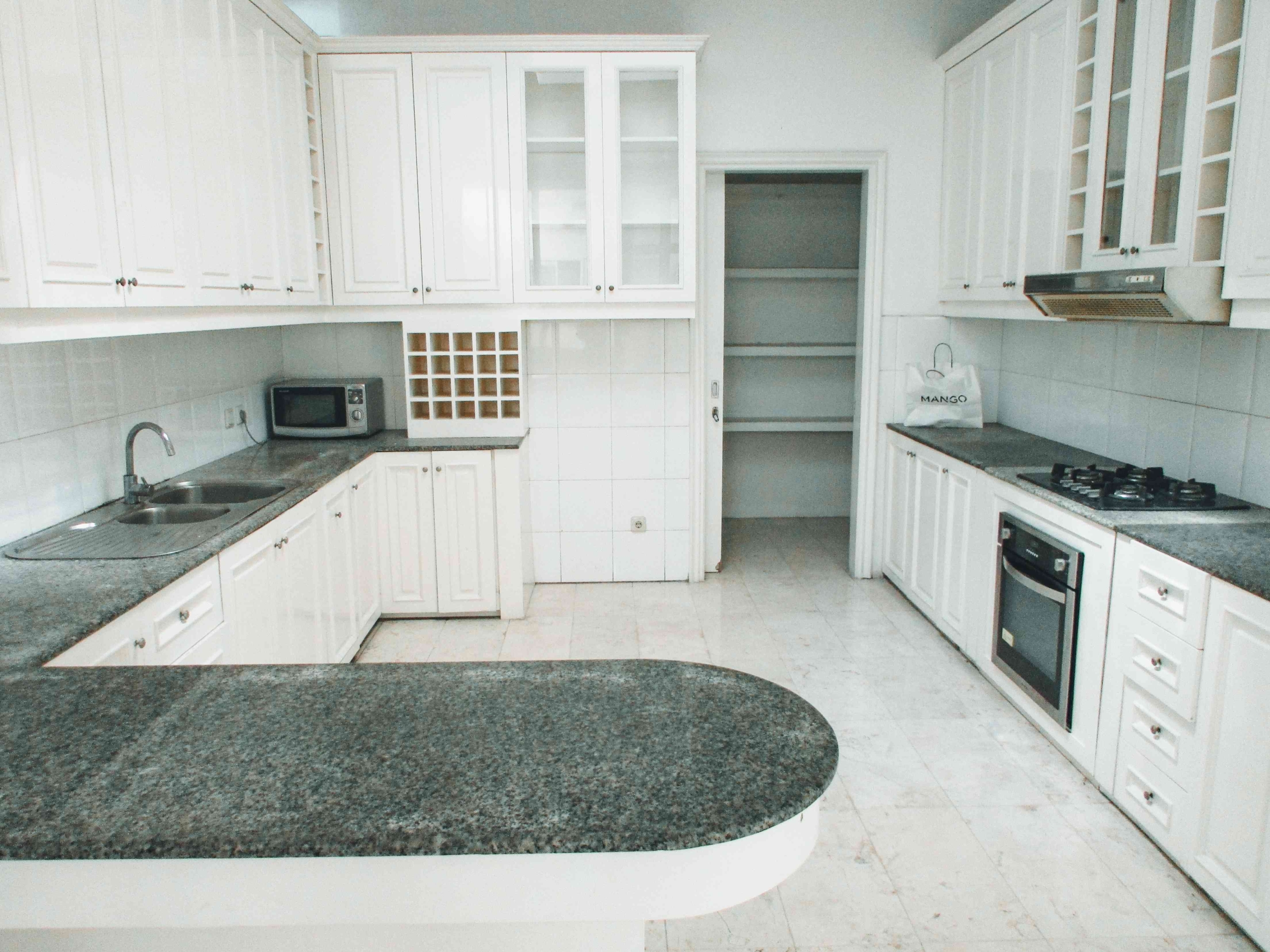 PEJATEN BARAT NO5 – 5BR – KITCHEN