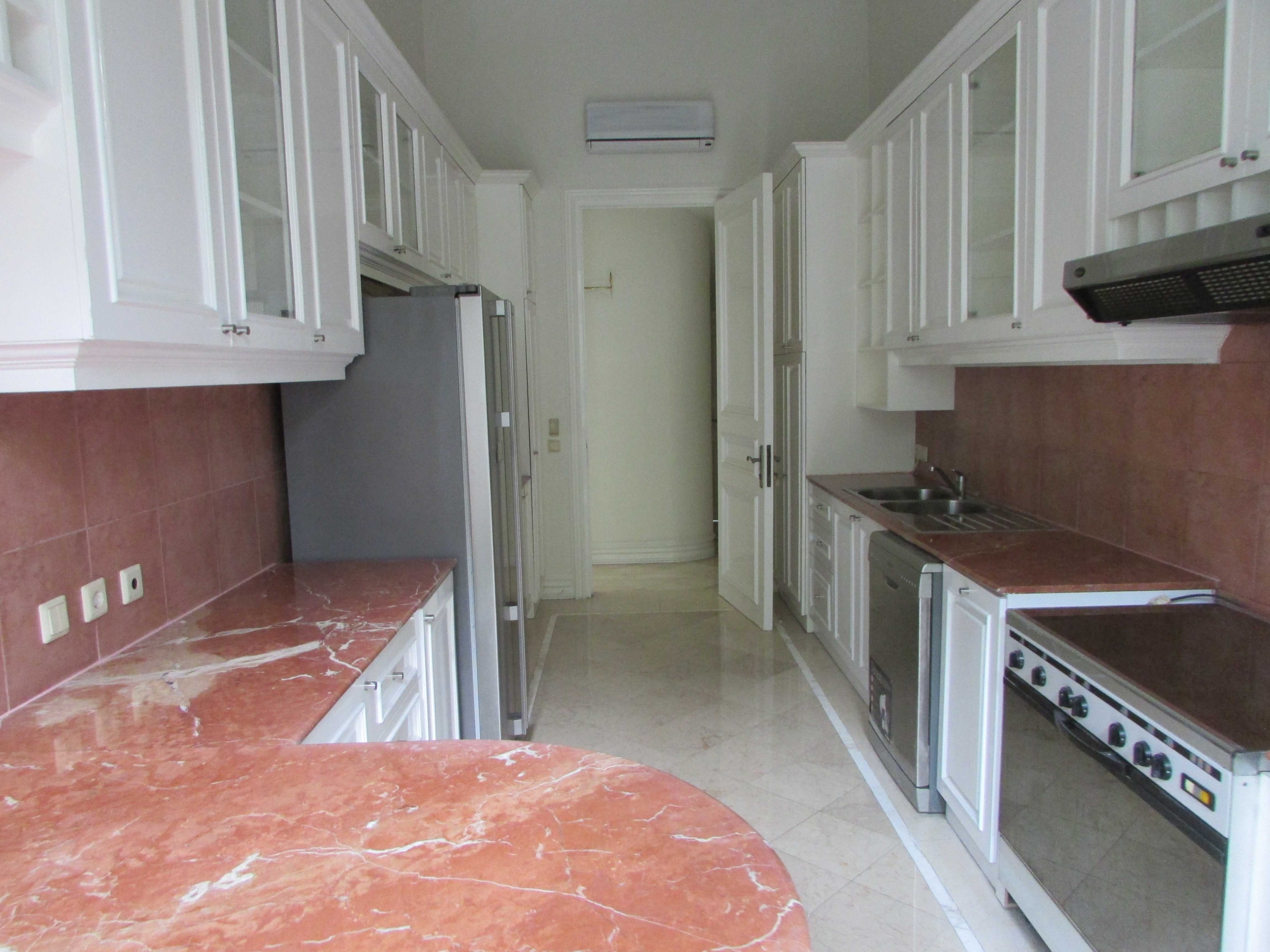 PEJATEN BARAT NO5 – 5BR – KITCHEN.jpg